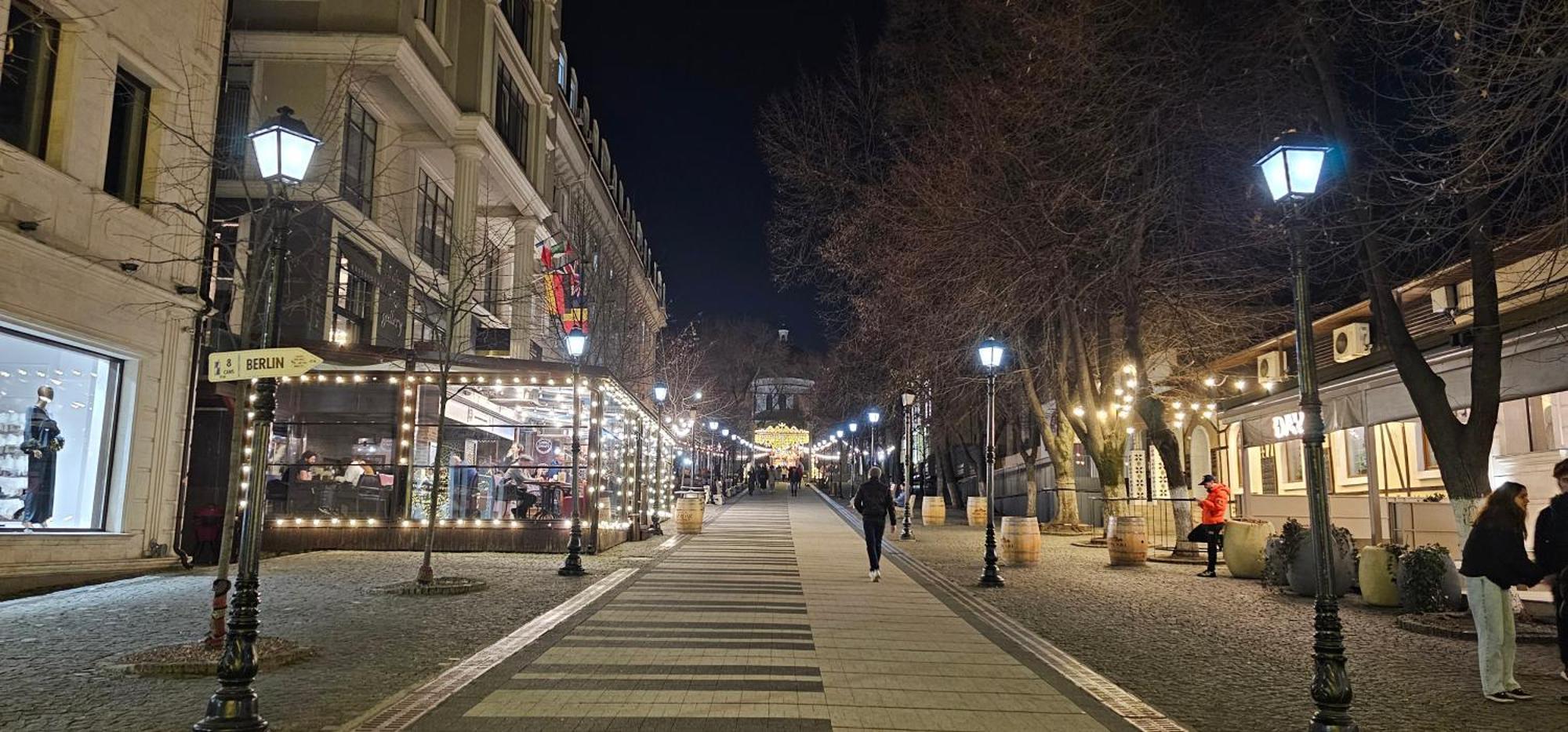 Park & Pedestrian Zone Apartment For4 Chisinau Exterior photo